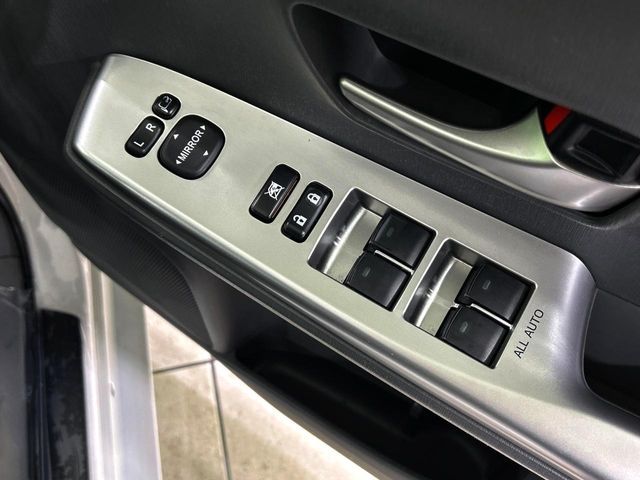 TOYOTA PRIUS Alpha 2013