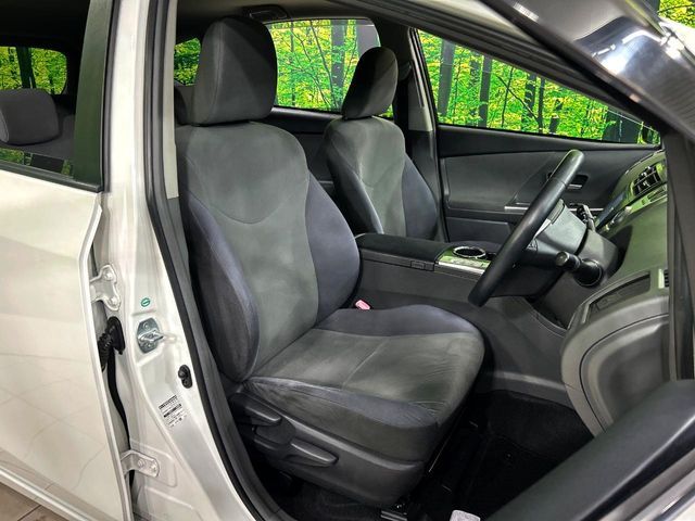 TOYOTA PRIUS Alpha 2013