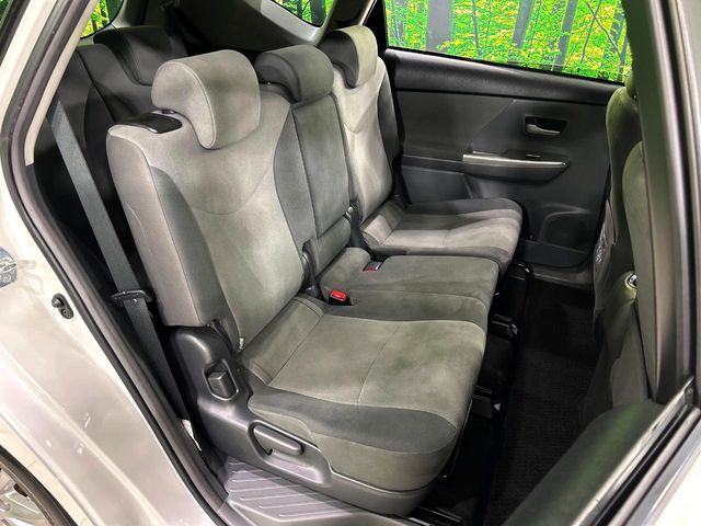 TOYOTA PRIUS Alpha 2013