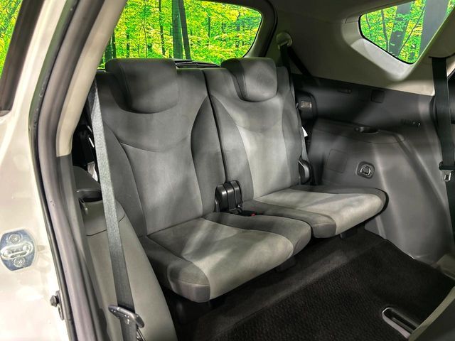 TOYOTA PRIUS Alpha 2013