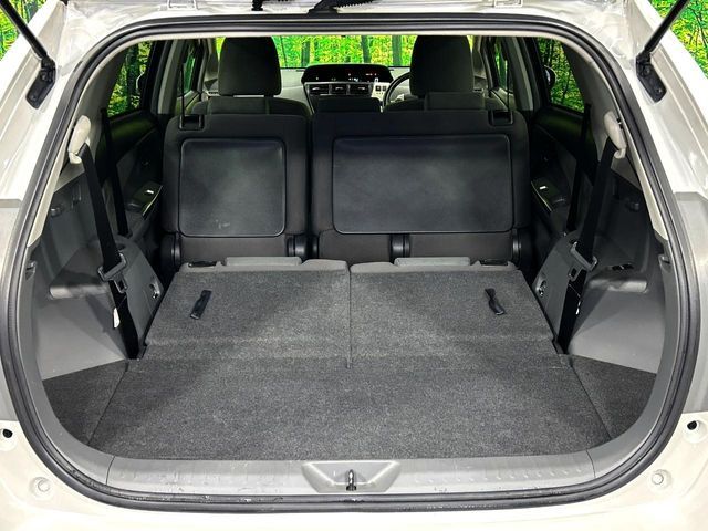 TOYOTA PRIUS Alpha 2013