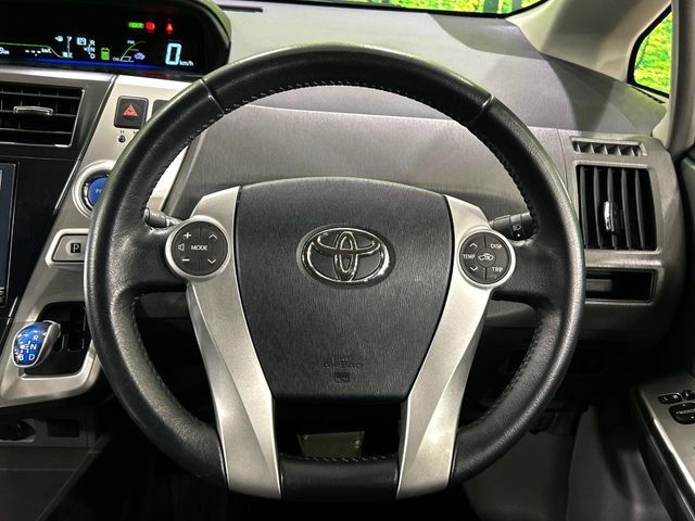 TOYOTA PRIUS Alpha 2013