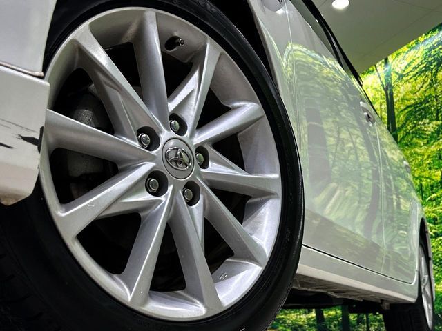 TOYOTA PRIUS Alpha 2013