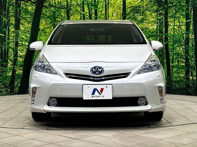 TOYOTA PRIUS Alpha 2013