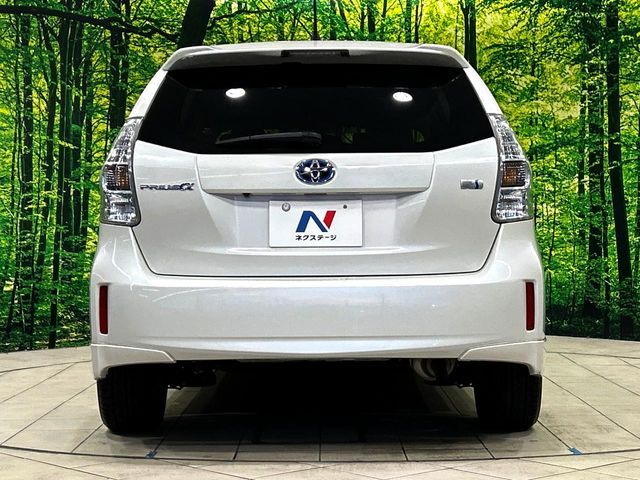 TOYOTA PRIUS Alpha 2013