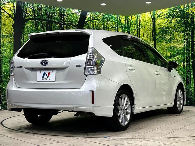 TOYOTA PRIUS Alpha 2013