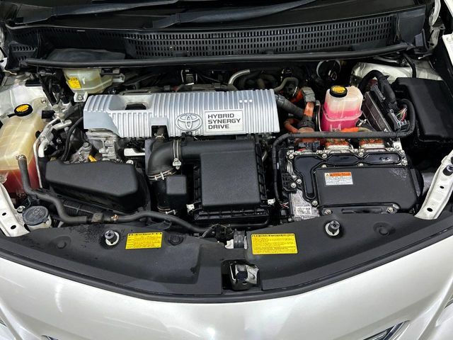 TOYOTA PRIUS Alpha 2013