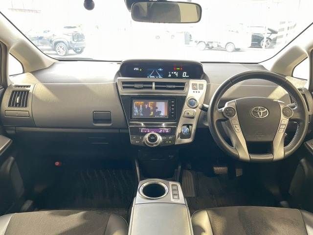 TOYOTA PRIUS Alpha 2015