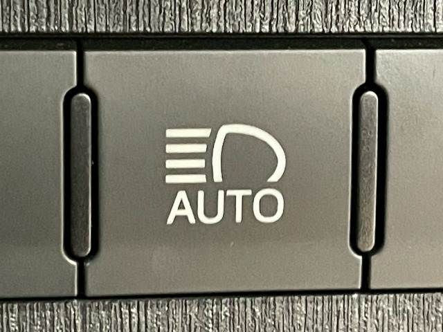 TOYOTA PRIUS Alpha 2015