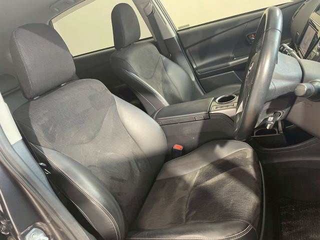 TOYOTA PRIUS Alpha 2015