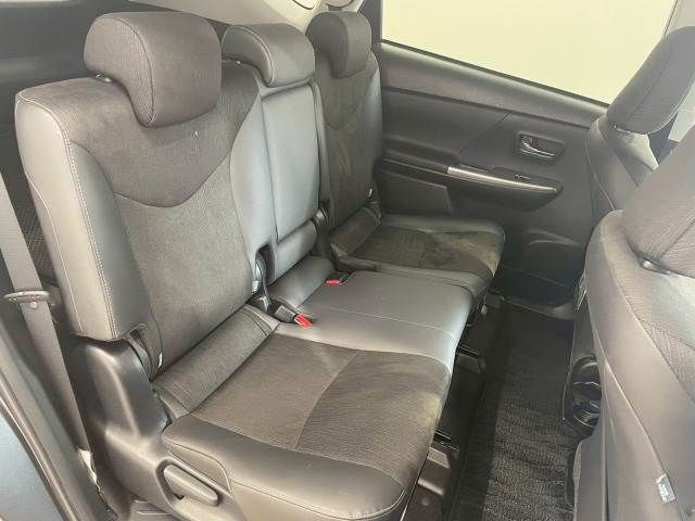 TOYOTA PRIUS Alpha 2015