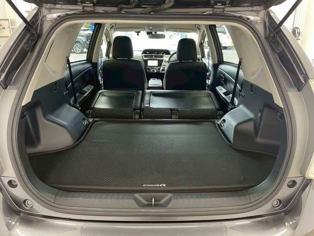 TOYOTA PRIUS Alpha 2015