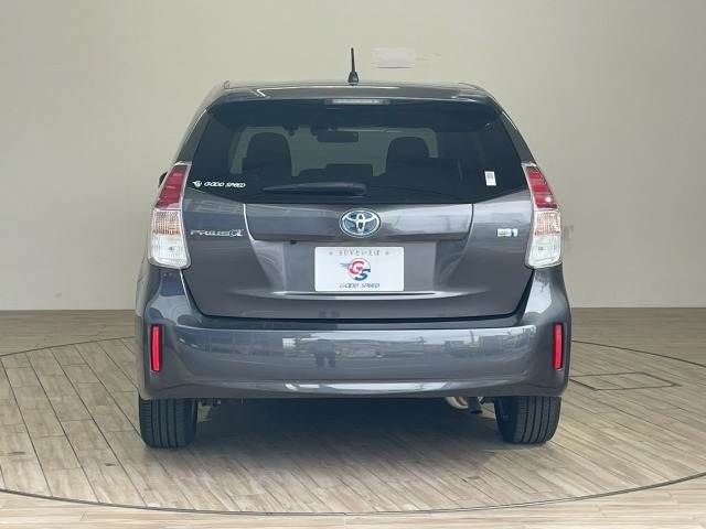 TOYOTA PRIUS Alpha 2015