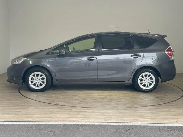 TOYOTA PRIUS Alpha 2015