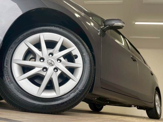 TOYOTA PRIUS Alpha 2015