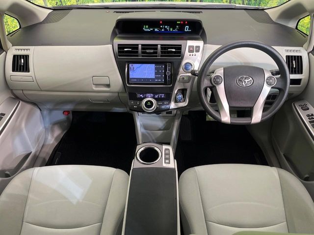 TOYOTA PRIUS Alpha 2012