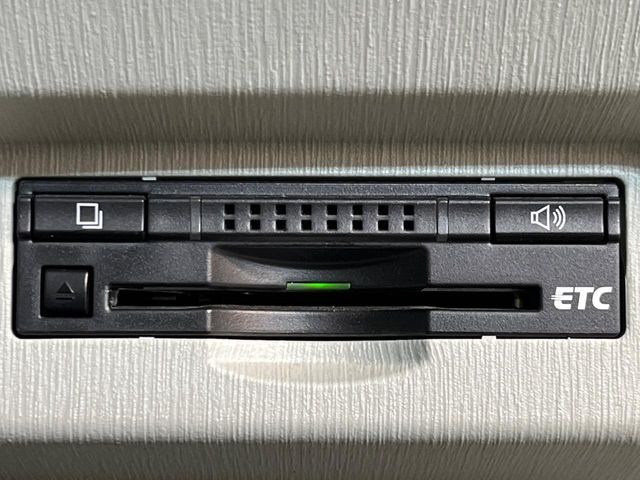 TOYOTA PRIUS Alpha 2012