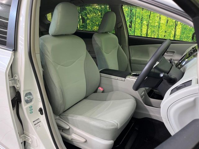 TOYOTA PRIUS Alpha 2012