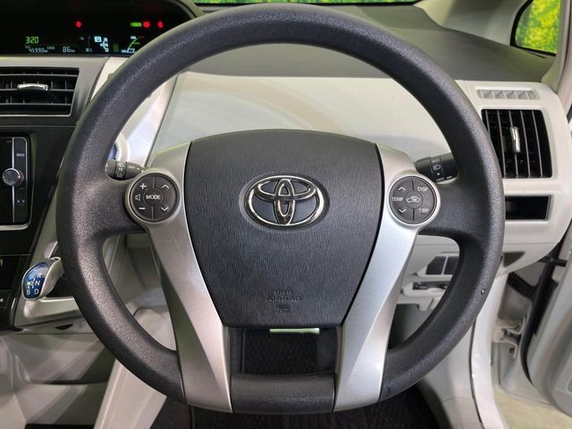 TOYOTA PRIUS Alpha 2012