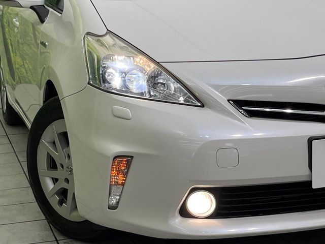 TOYOTA PRIUS Alpha 2012