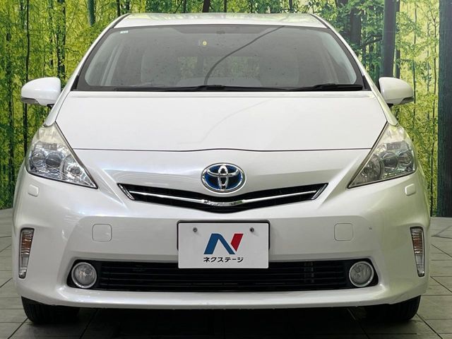 TOYOTA PRIUS Alpha 2012