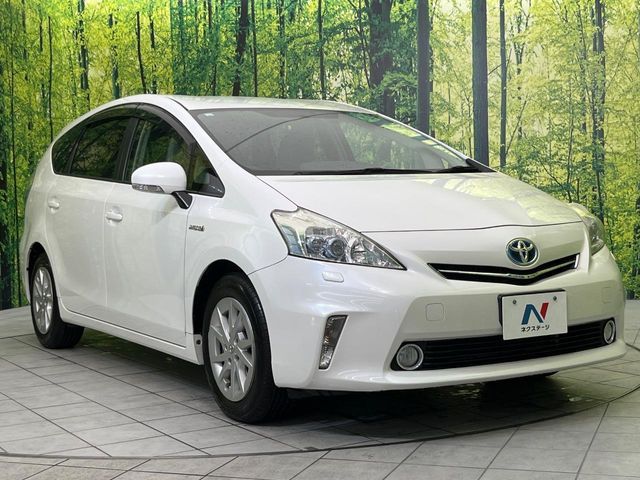 TOYOTA PRIUS Alpha 2012