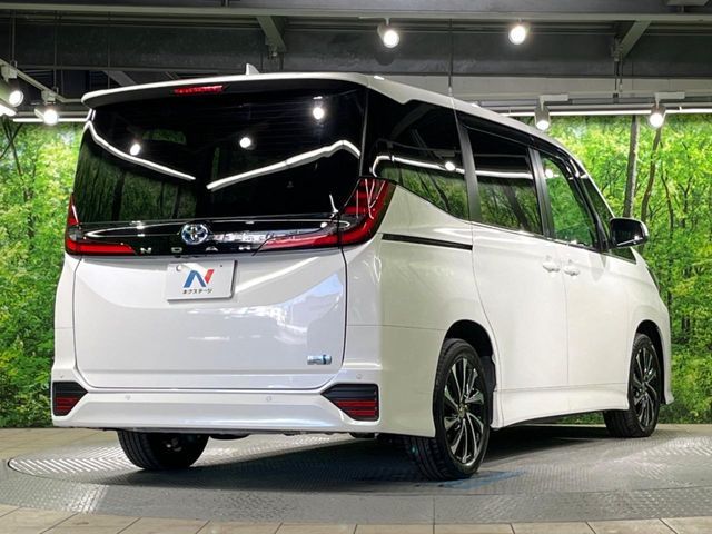 TOYOTA NOAH HYBRID 2023