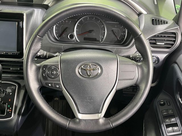 TOYOTA VOXY 2015