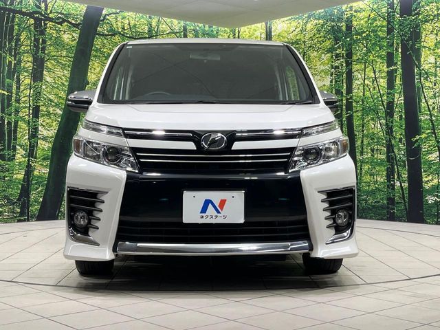 TOYOTA VOXY 2015