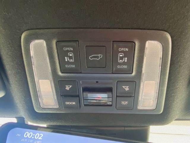 TOYOTA VOXY HYBRID 2023