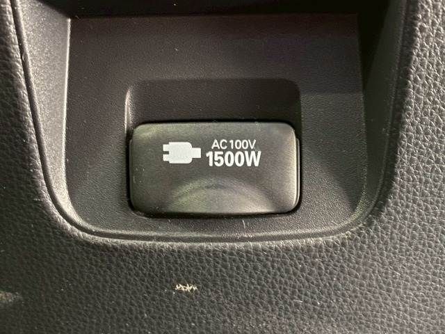 TOYOTA VOXY HYBRID 2023