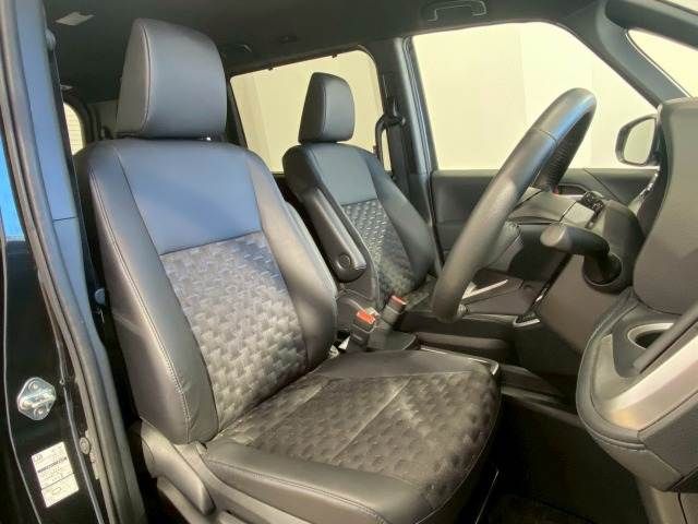 TOYOTA VOXY HYBRID 2023