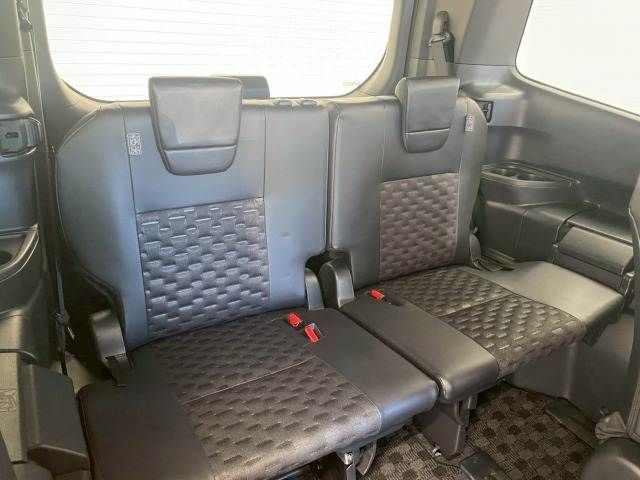 TOYOTA VOXY HYBRID 2023