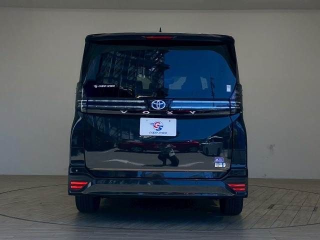 TOYOTA VOXY HYBRID 2023