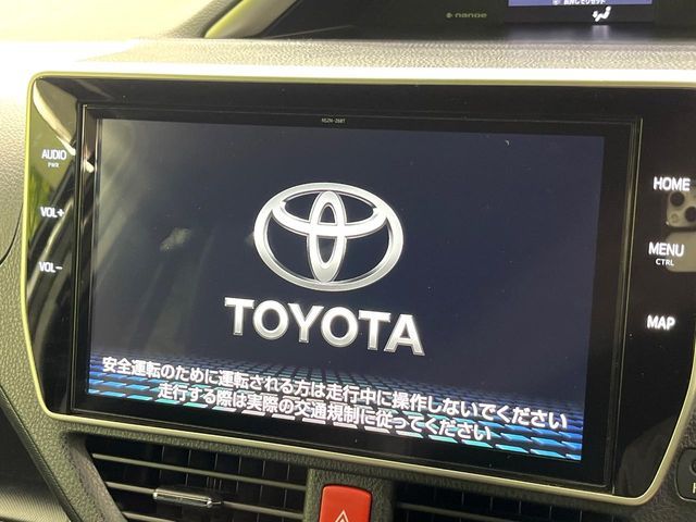 TOYOTA VOXY 2021