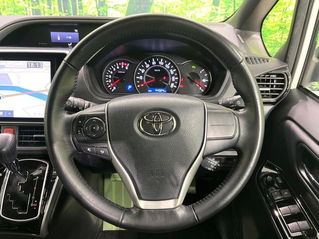 TOYOTA VOXY 2021