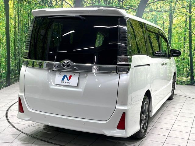 TOYOTA VOXY 2021