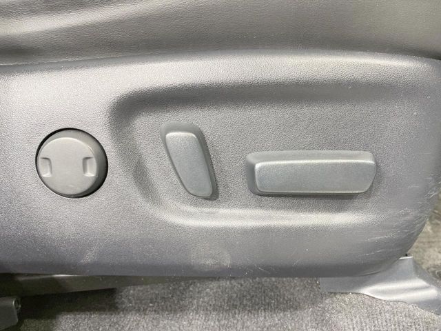 TOYOTA HARRIER 4WD 2016