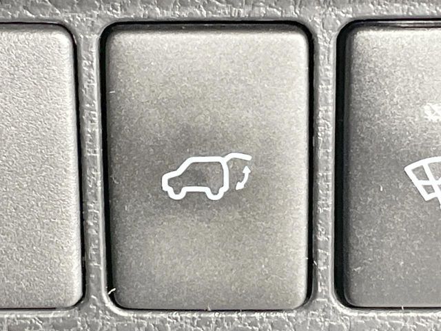 TOYOTA HARRIER 4WD 2016