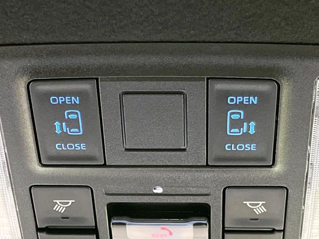 TOYOTA NOAH 4WD 2025