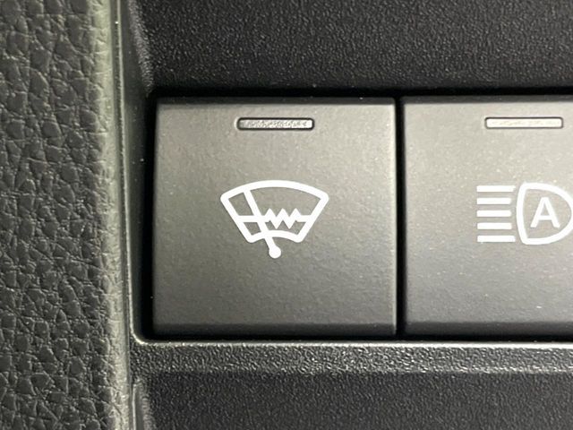 TOYOTA NOAH 4WD 2025