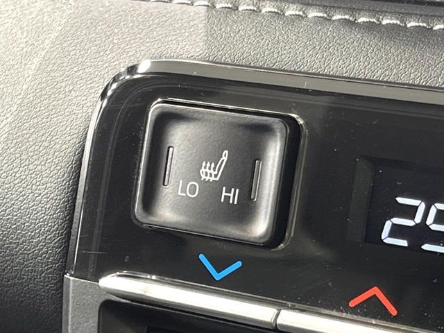 TOYOTA NOAH 4WD 2025