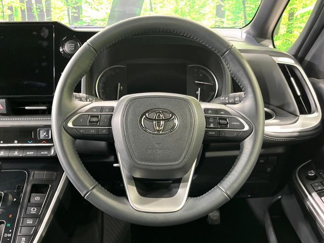 TOYOTA NOAH 4WD 2025