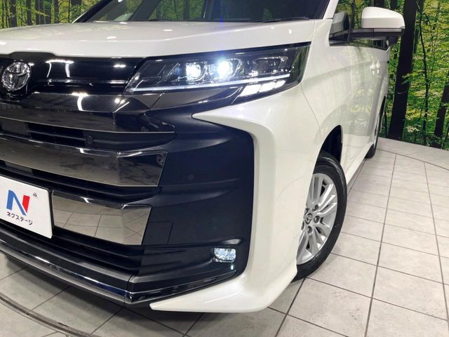 TOYOTA NOAH 4WD 2025