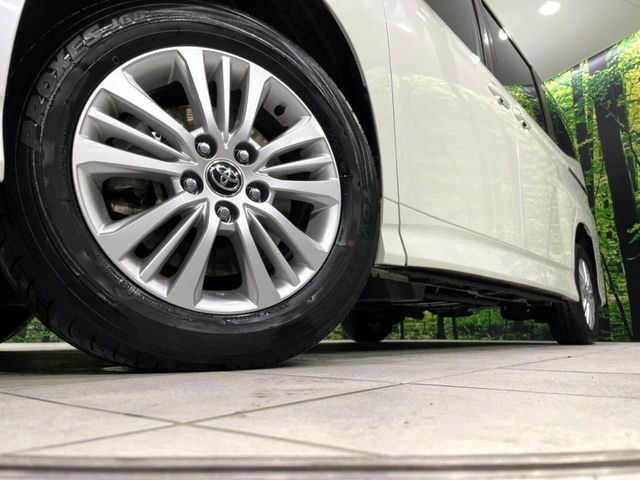 TOYOTA NOAH 4WD 2025