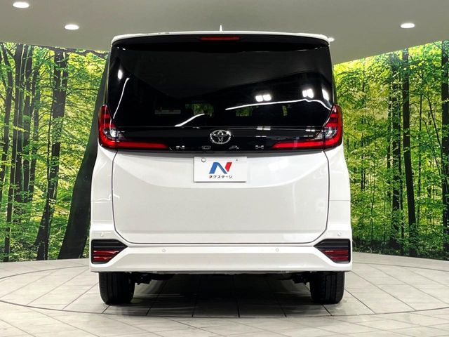 TOYOTA NOAH 4WD 2025