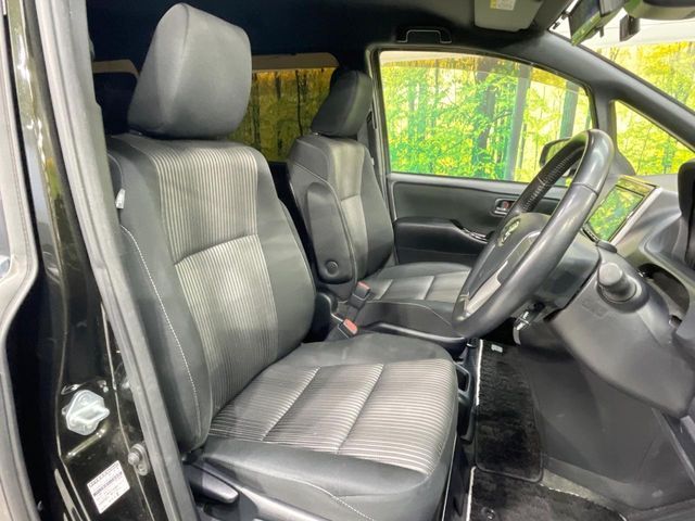 TOYOTA VOXY HYBRID 2018