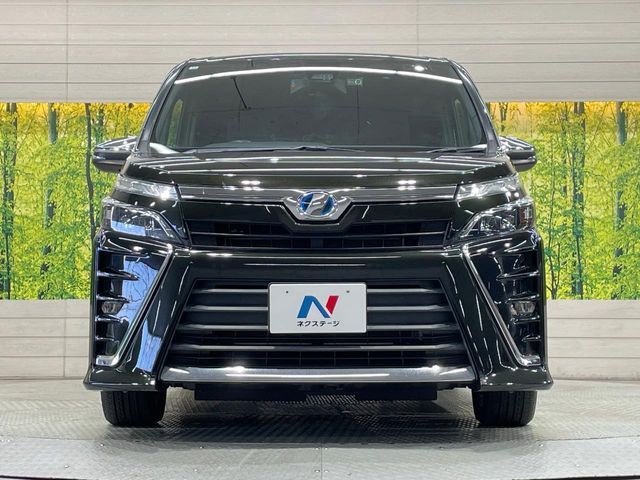 TOYOTA VOXY HYBRID 2018