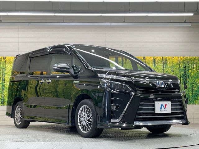 TOYOTA VOXY HYBRID 2018