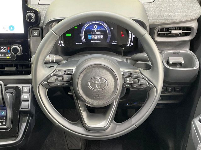 TOYOTA SIENTA HYBRID 2025